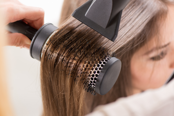 Nature Saúde Capilar é especializada na Terapia Capilar Integrativa, oferecendo protocolos profundos e eficazes, tanto para o público feminino quanto para o masculino. Nossa premissa é um tratamento customizado que atua na raiz dos problemas, promovendo a saúde de forma integral.